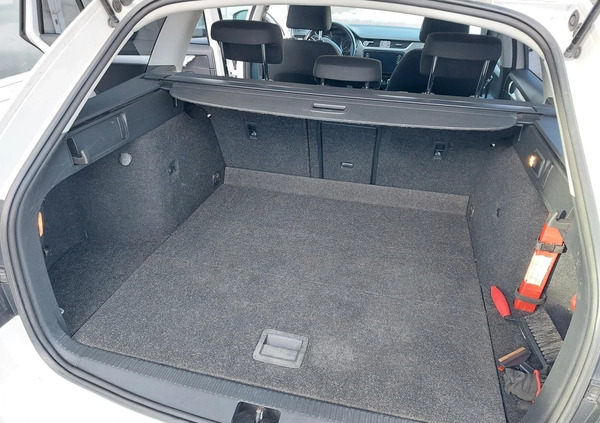 Skoda Octavia cena 52500 przebieg: 246000, rok produkcji 2017 z Białystok małe 667